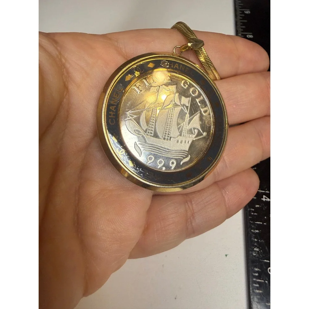 Chanel 1989 Liberty Indian Head Coin Pendant Necklace Gold Tone Rhinestone 99.9